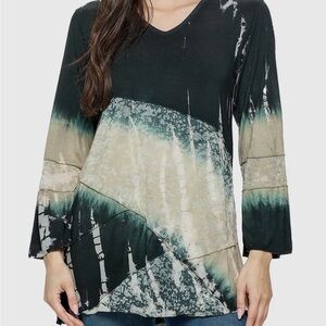 Chic Women's Black and Cream Top